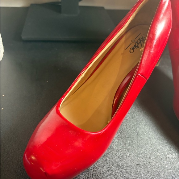 Red Heels - Picture 3 of 8